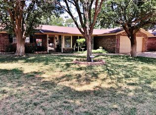 2004 Longhorn Dr, Levelland, TX 79336