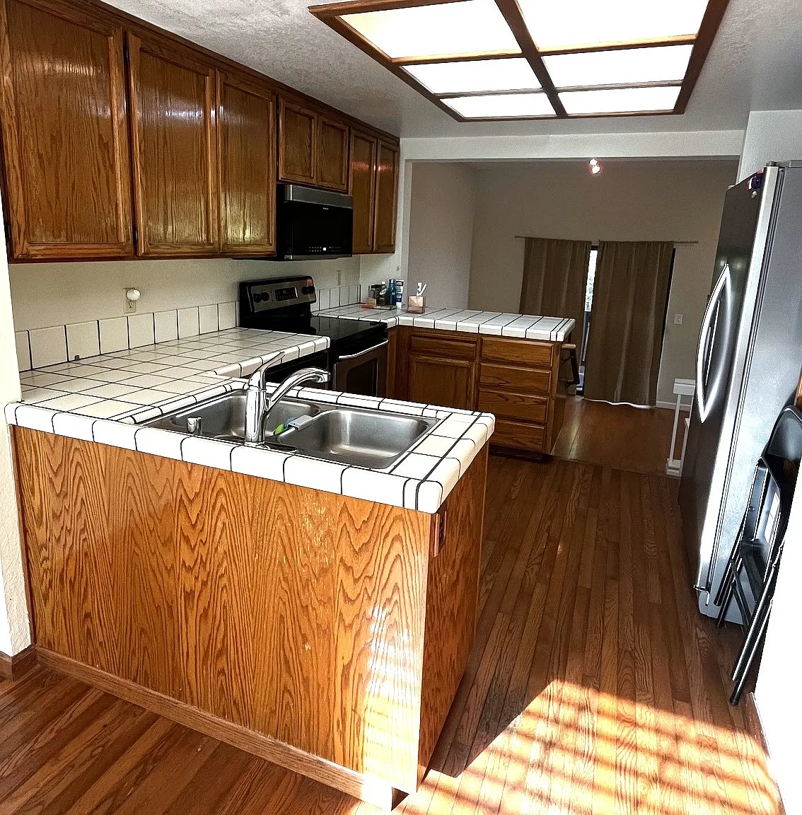 2 bed, 2.5 bath, 1364 sqft, $3,600 — Photo 4