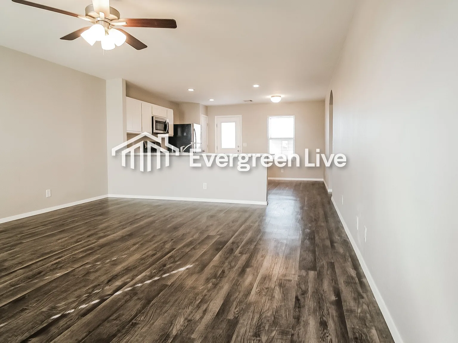 3 bed, 2.0 bath, 1399 sqft, $1,645 — Photo 3