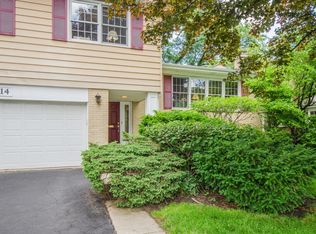 1314 Elizabeth Ln, Glenview, IL 60025