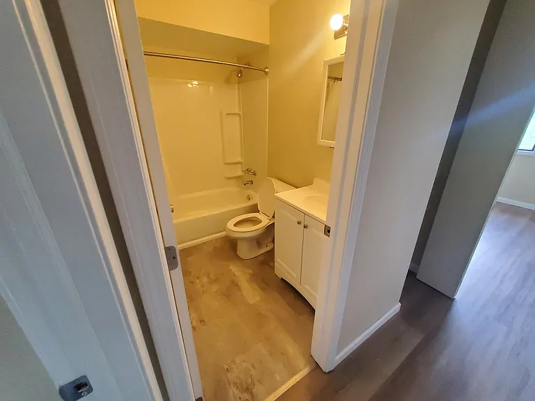 6208 Kathryn Ct #D — Photo 5