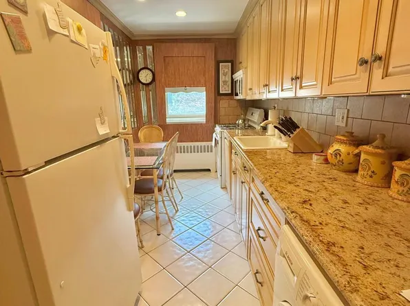 25215 60 Avenue #1-114, Little Neck, NY 11362