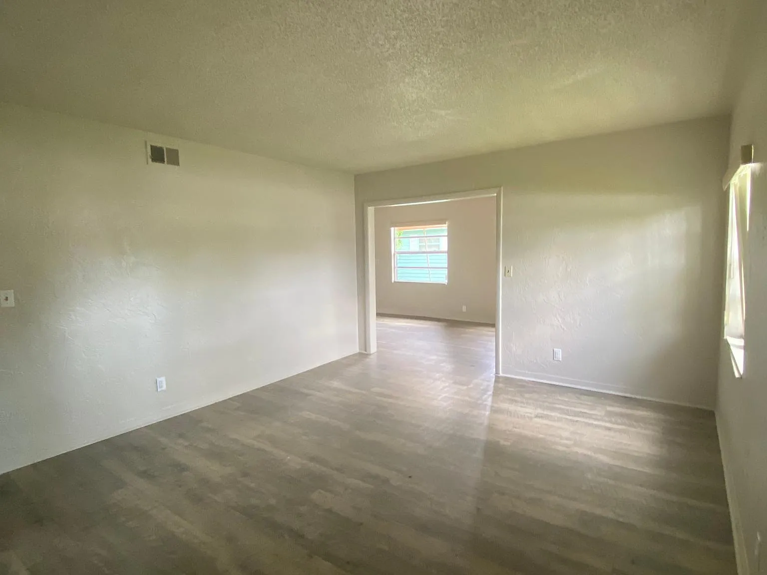 5 bed, 2546 sqft, $2,200 — Photo 1