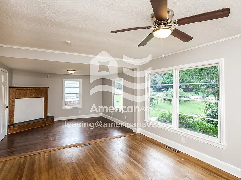 57686_003_living_room_13786373.jpg
