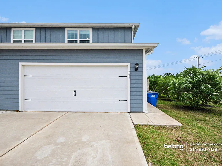 203 Marsh Ln — Photo 3