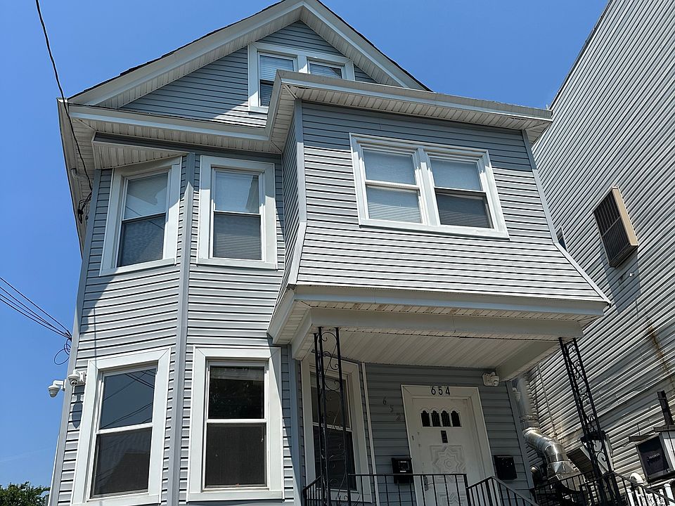 1st image of 652-654 Van Buren Ave