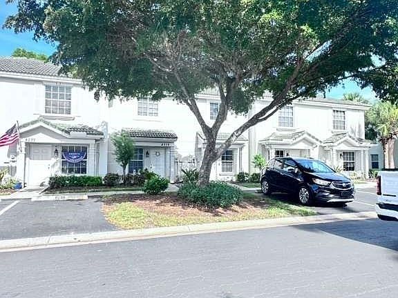 3rd image of 8239 Pacific Beach Dr
