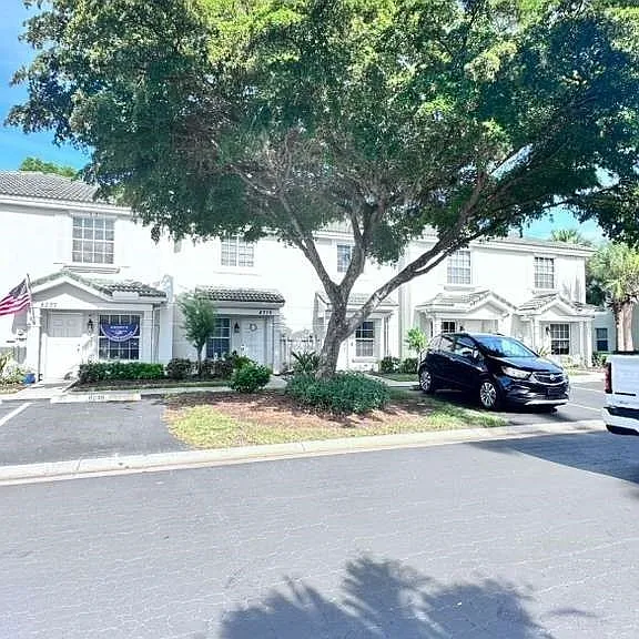 8239 Pacific Beach Dr — Photo 3