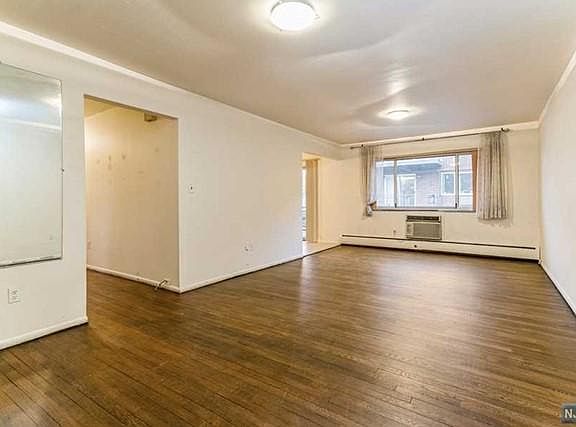 4th image of 1319 Anderson Ave #19-1919