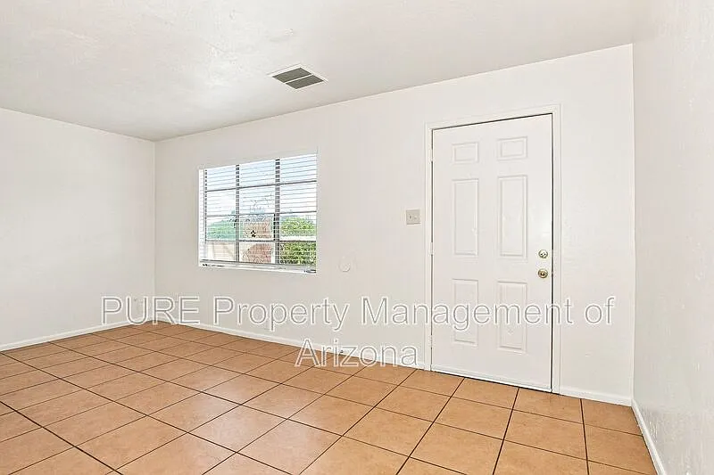 2 bed, 1.0 bath, 1000 sqft, $1,295 — Photo 4
