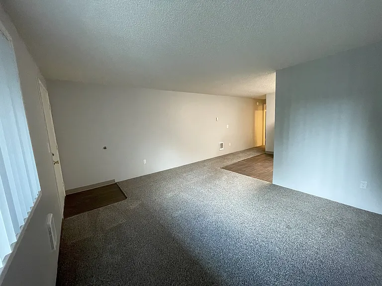 Eagle Pointe Apartments — Photo 13