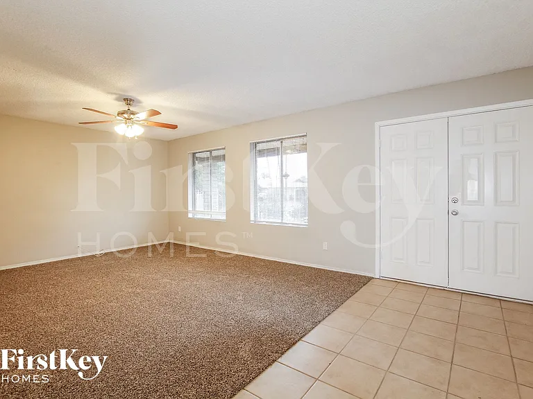 9047 N 48th Ave — Photo 4