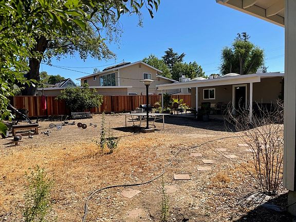 3rd image of 1346 Rosalia Ave