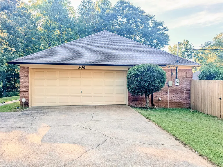 306 Oak Ridge Cir — Photo 6