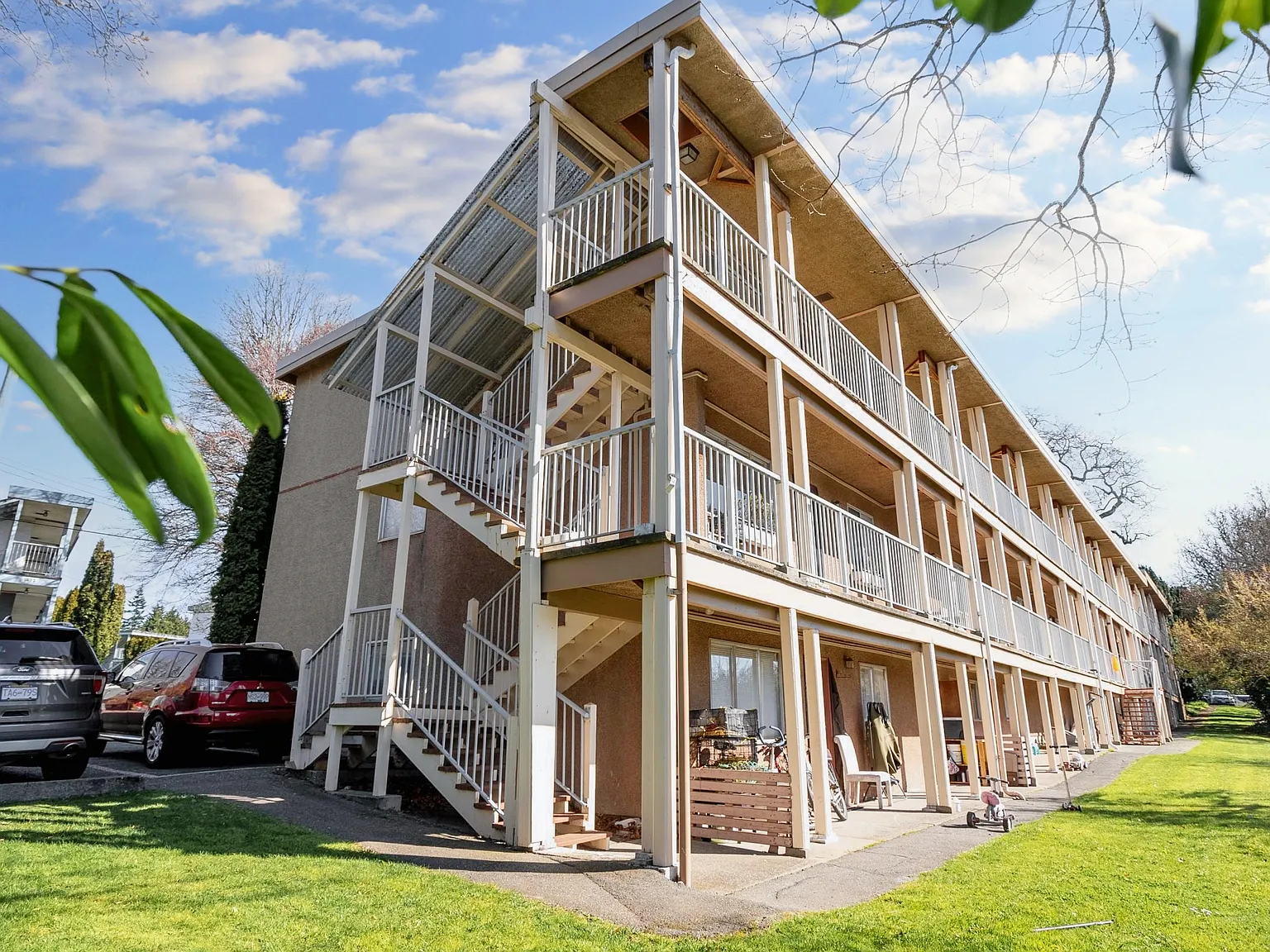 Mainstreet Victoria Garden Apartments — Photo 2