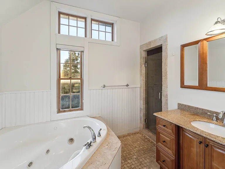 18 Pinetree Dr — Photo 19