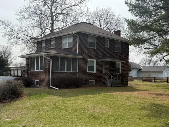 1706 W Summit St, Winterset, IA 50273