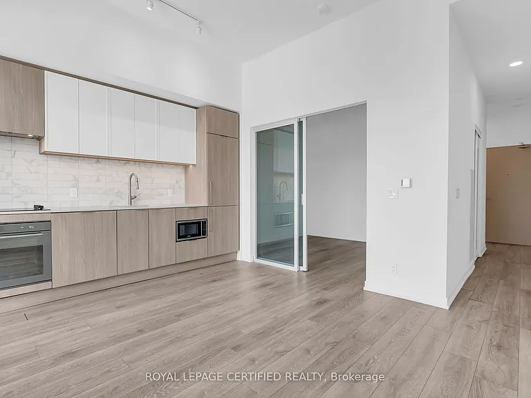 2020 Bathurst St #919 — Photo 9