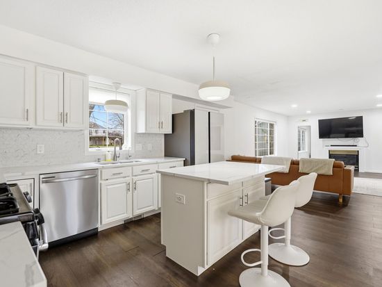 1673 Parkway Ave, Shakopee, MN 55379