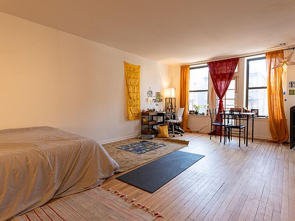 3rd image of 5143 S Kenwood Ave #107