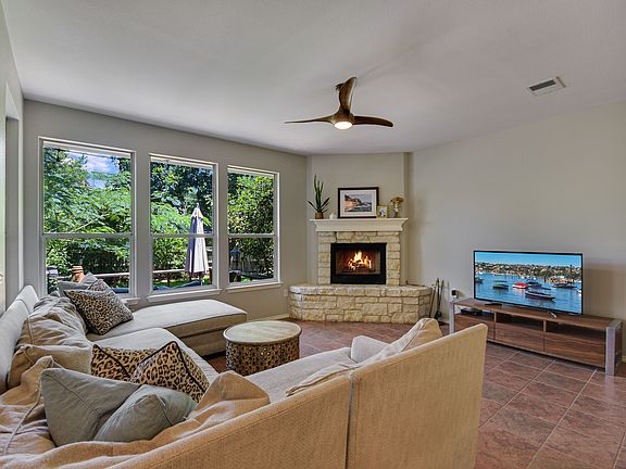 5th image of 5112 Crystal Water Dr