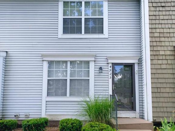 2nd image of 4925 Singleton Dr