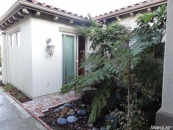 2nd image of 1920 Ladera Dr