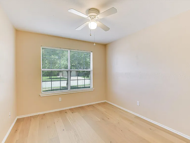 318 Phillips St — Photo 17