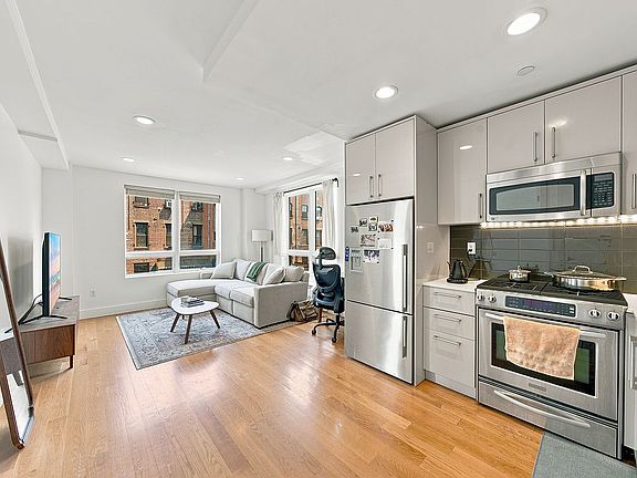 4th image of 139 Skillman Ave APT 3D