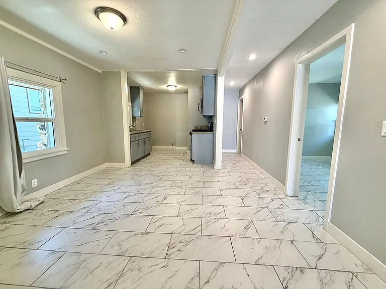 3056 Crescent Way — Photo 5