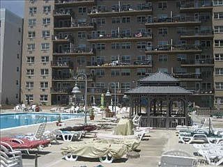 2nd image of 25 Neptune Blvd APT 4J