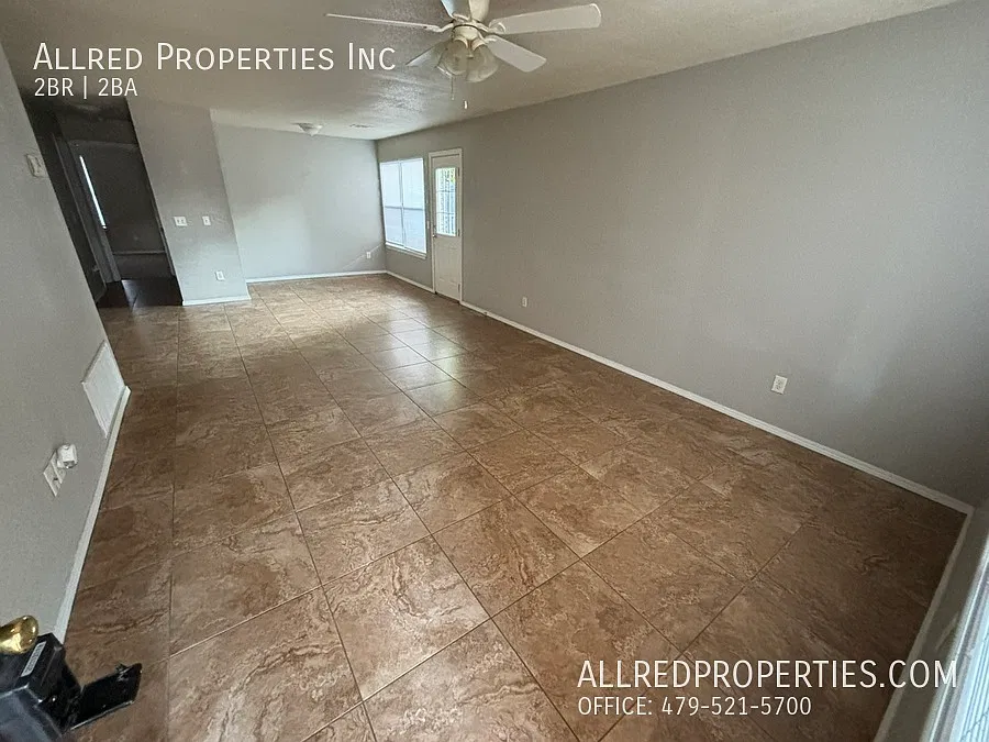 Convenient Fayetteville 2BR/1BA Duplex with Fenced Yard! — Photo 2