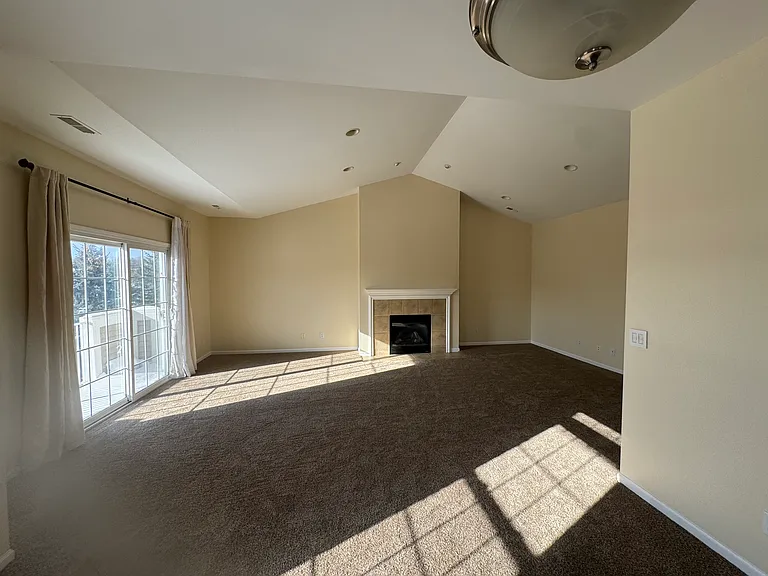 1220 Alameda Blvd — Photo 6