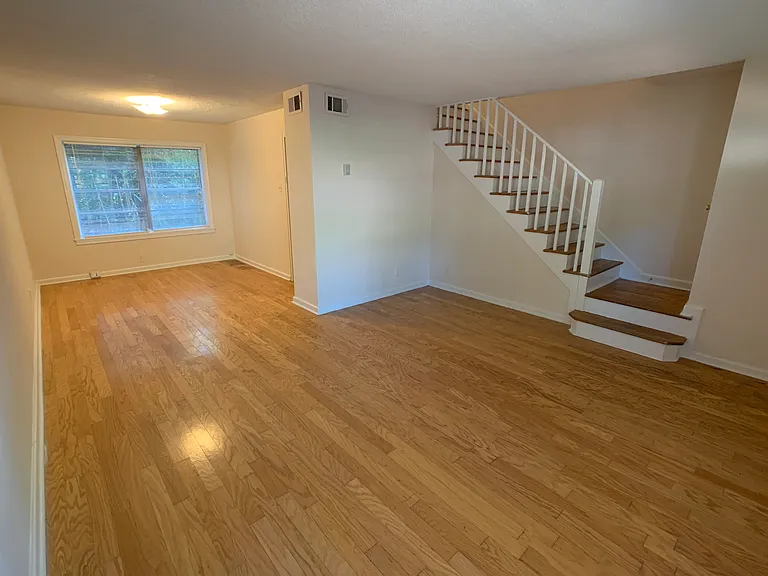 1661 Valley Ave — Photo 4