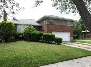 1 Gull Pl, Massapequa, NY 11758