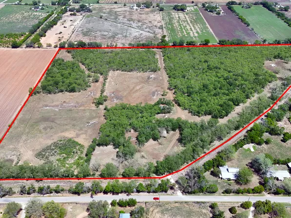 304 county road 6611, Devine, TX 78016