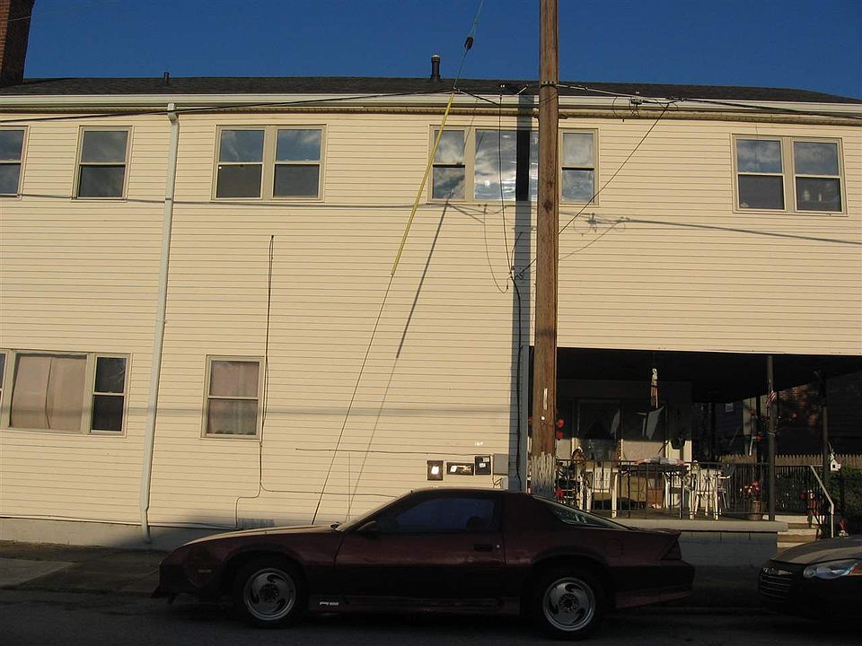 2nd image of 902 3rd Ave