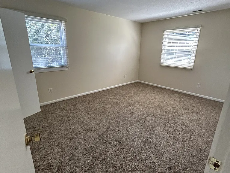105 N Edgewood #6 — Photo 11
