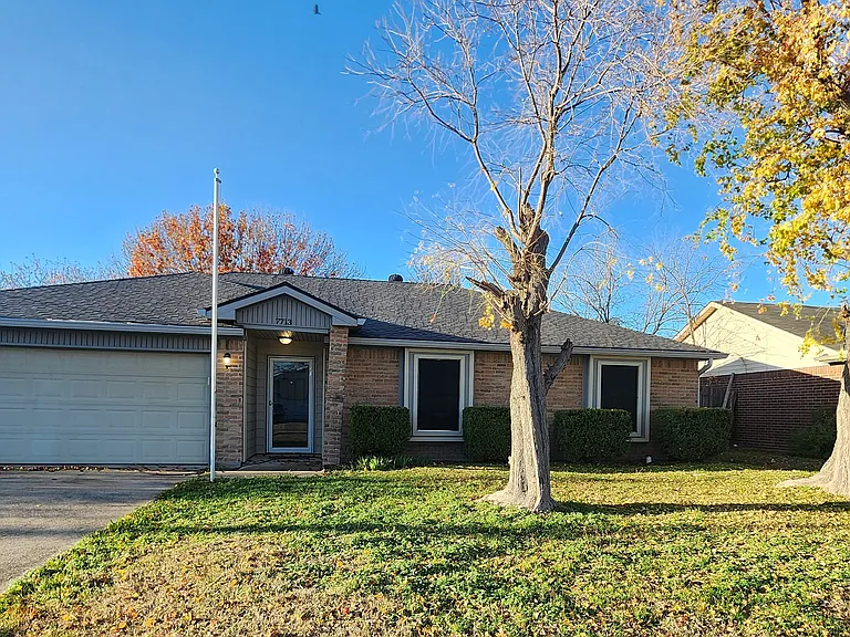 7713 Creek Wood Dr — Photo 2