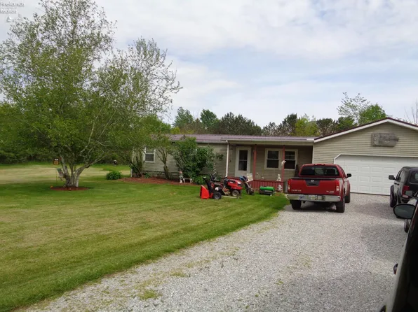 1246 Greenfield Dr, Willard, OH 44890