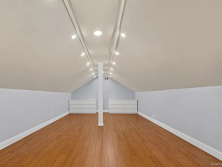 1155 Webster Ave — Photo 21
