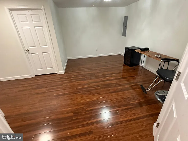 7581 Taunton Ct — Photo 33