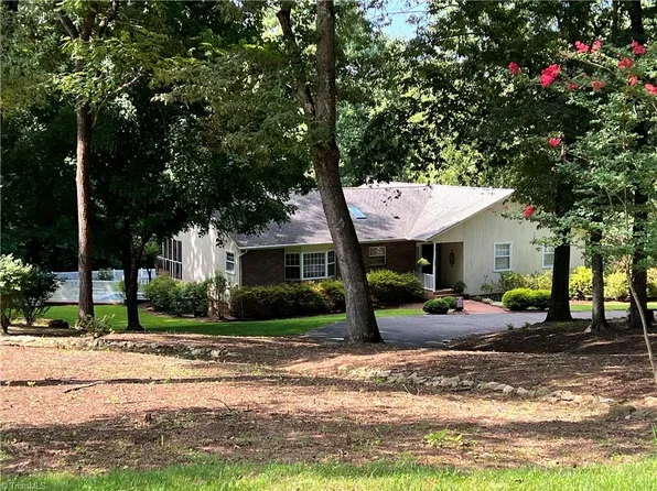 185 Walnut Pl, Wilkesboro, NC 28697