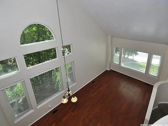 425 E Crown Pointe Dr — Photo 6