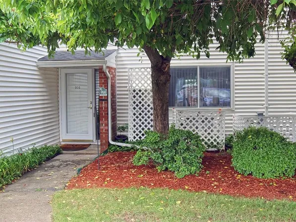 914 Stratford Ln, Warwick, RI 02886