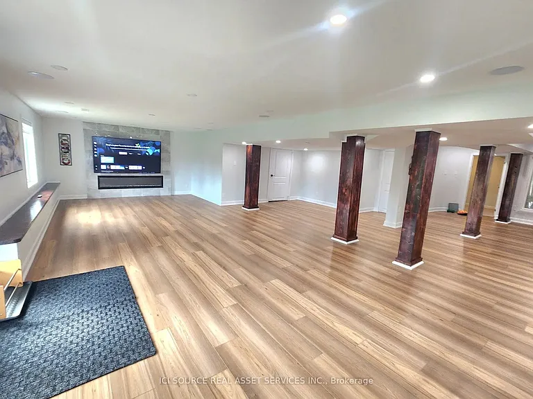 733 Coast Cir — Photo 31