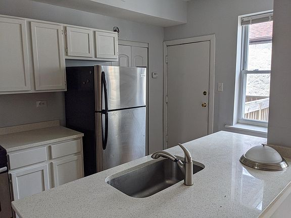 5th image of 3104 W Dickens Ave
