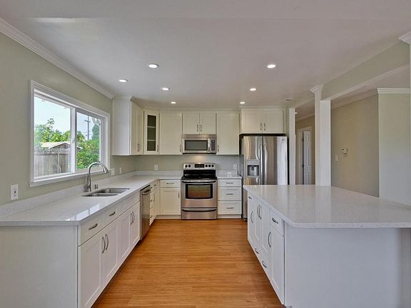 2nd image of 2559 Gloria Way