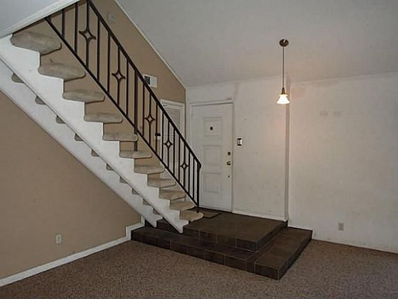 5th image of 900 W Northgate Dr
