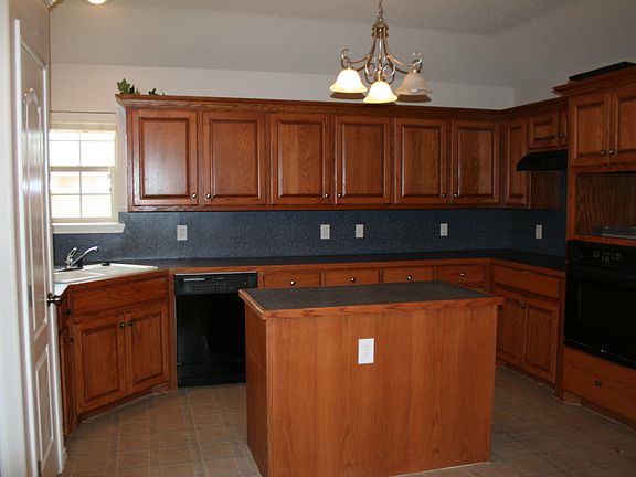 3rd image of 1303 Yorkshire Ave